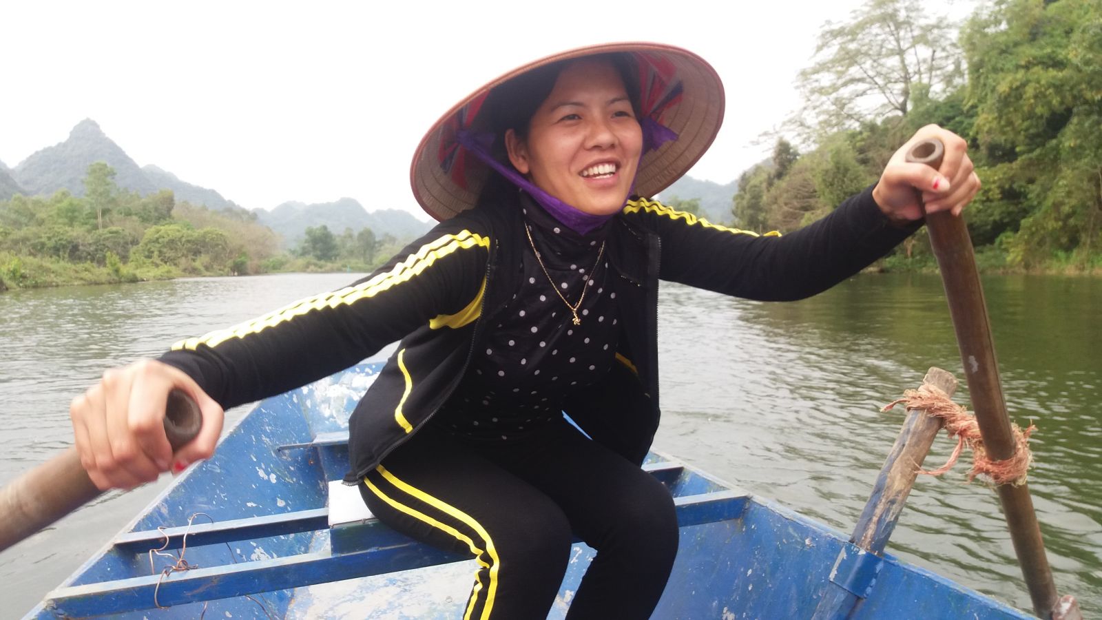 Perfume Pagoda Tour- rowing boat