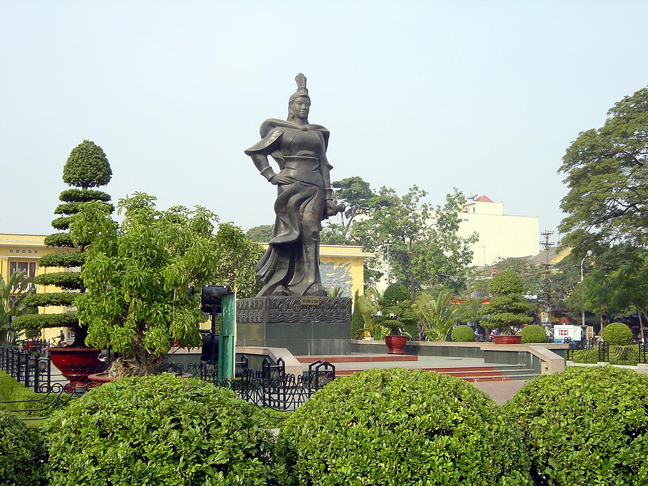 Car rental to Hai Phong-Le Chan statue