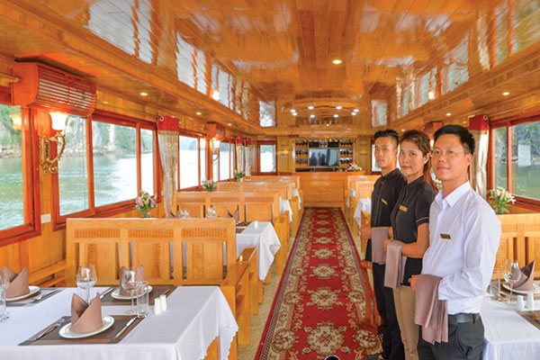 Halong bay day tour on wonder bay cruise- restaurant