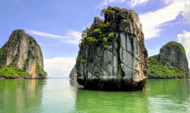 Vietnam Holiday Packages-Halong Bay1