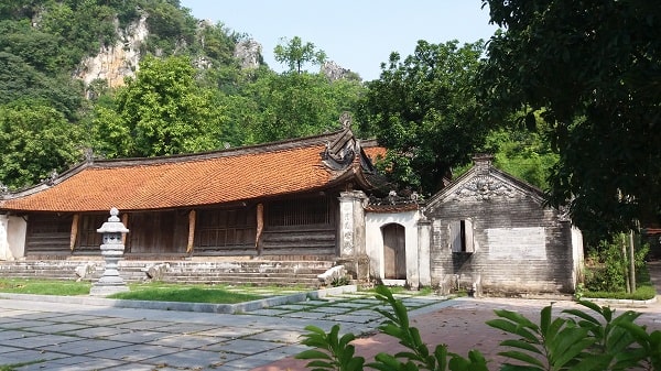 Thay Pagoda – an interesting attraction to visit in Hanoi