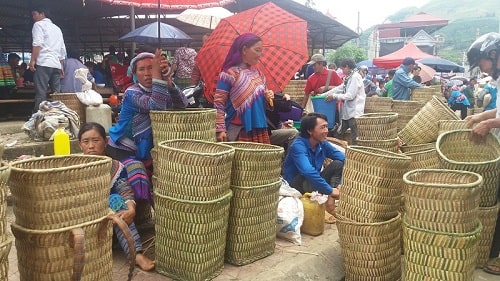 Bac Ha Market Sapa Tour