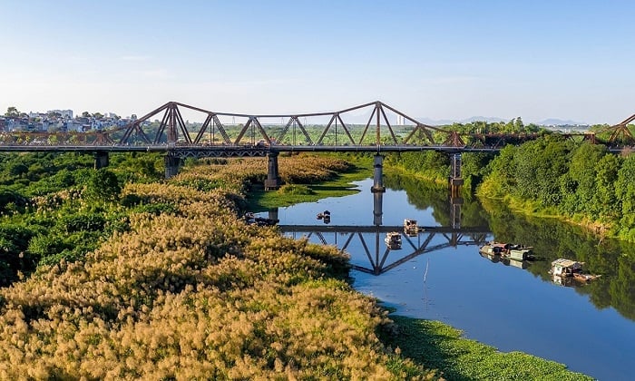 Long Bien Bridge : An Iconic Landmark of Hanoi Culture & Beauty