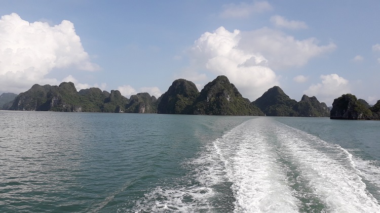 bai Tu Long bay - Vietnam