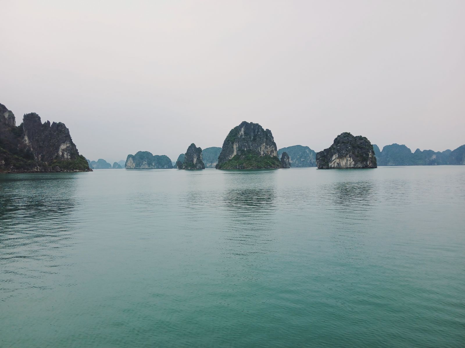 Bai Tu Long bay's limestone mountains