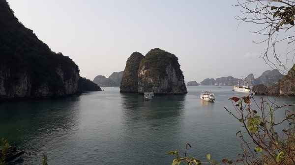 Bai Tu Long view from Thien Canh Son cave