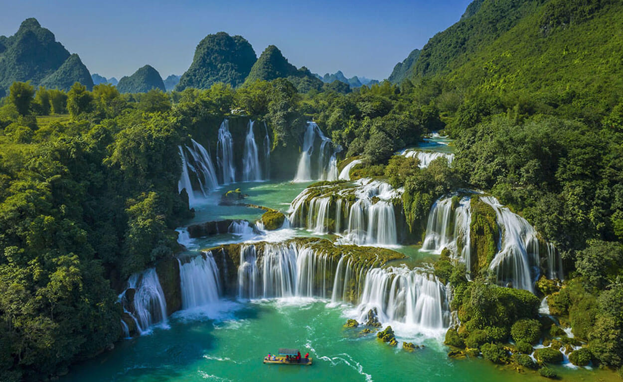 Ban Gioc waterfall - thing to do in Vietnam