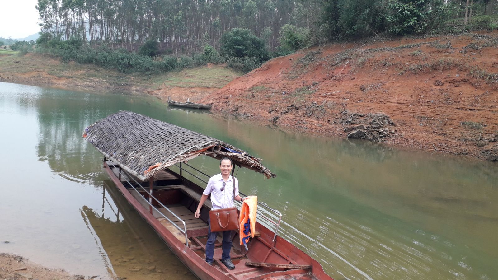 Boat ride on Thac Ba