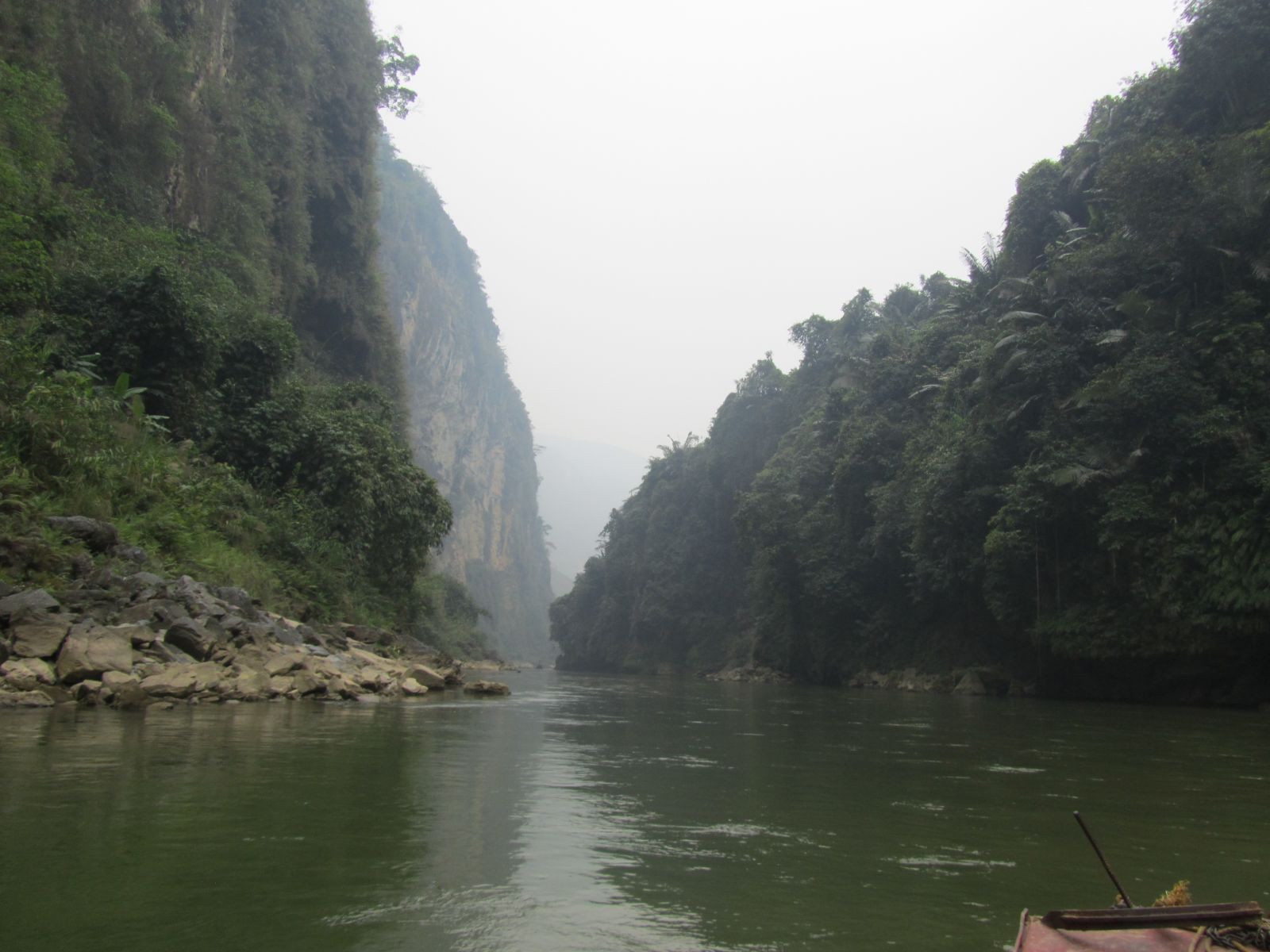 Coc Ly market - boat ride in Chay river