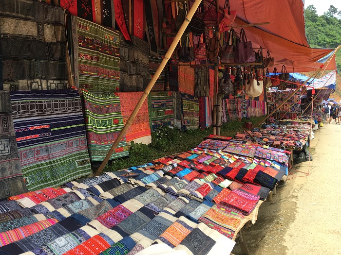 Brocade on sale in Coc Ly market