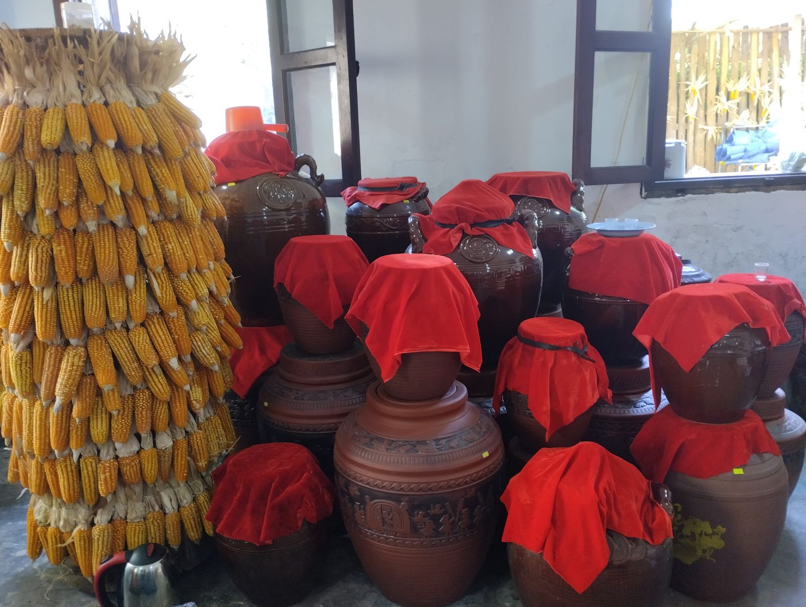 Corn wine in the palace