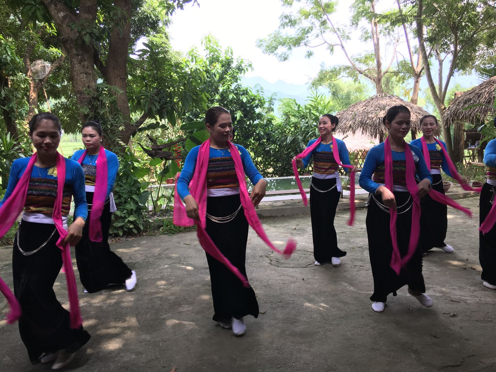 Mai Chau dance