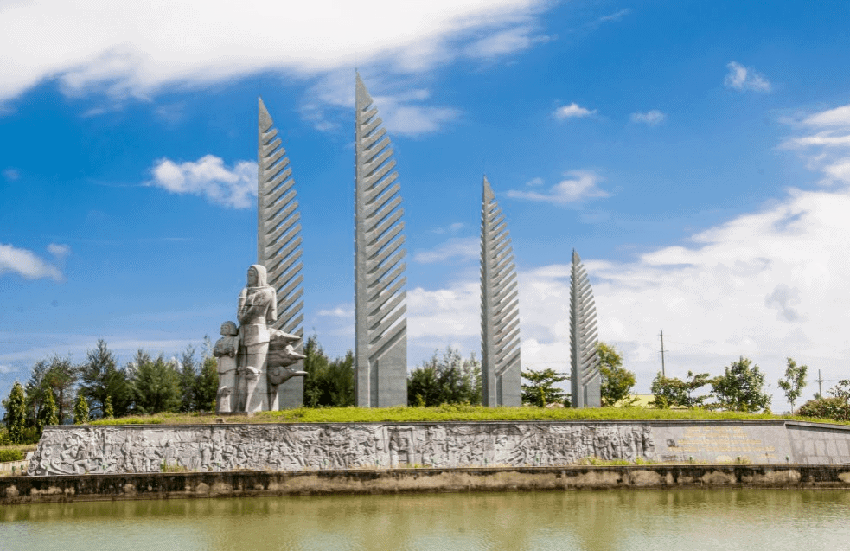 Monument in Hien Luong