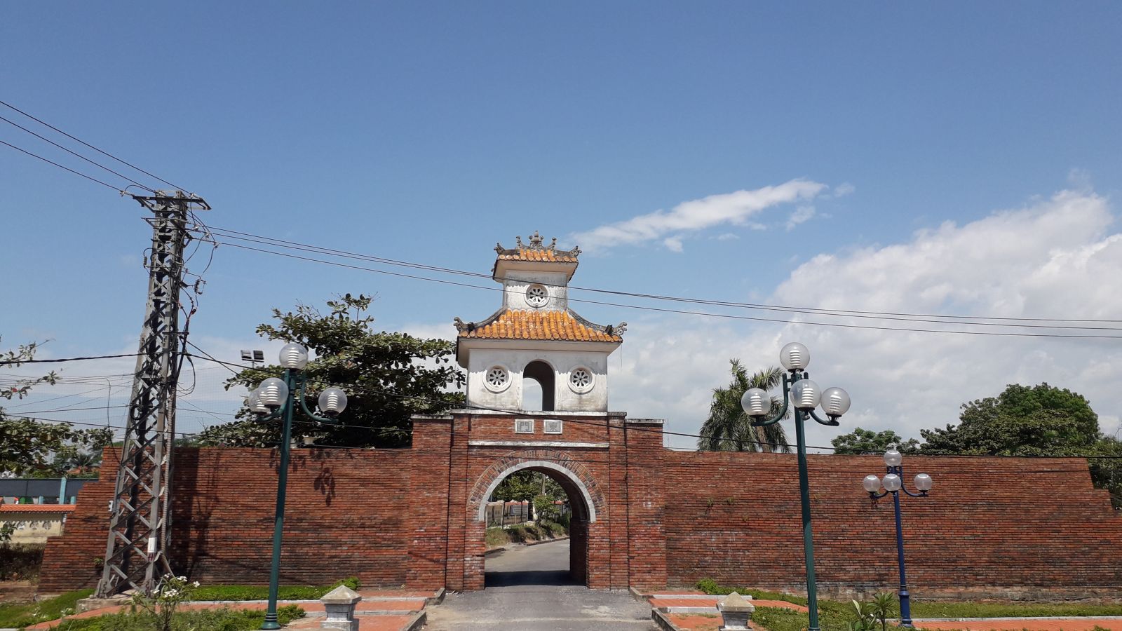 Dong Hoi gate