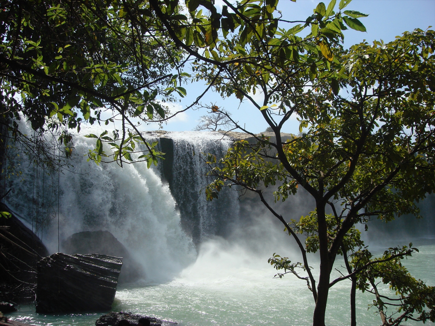 Dray Nur waterfall VN