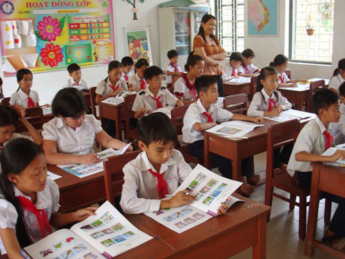 Training English in school Vietnam