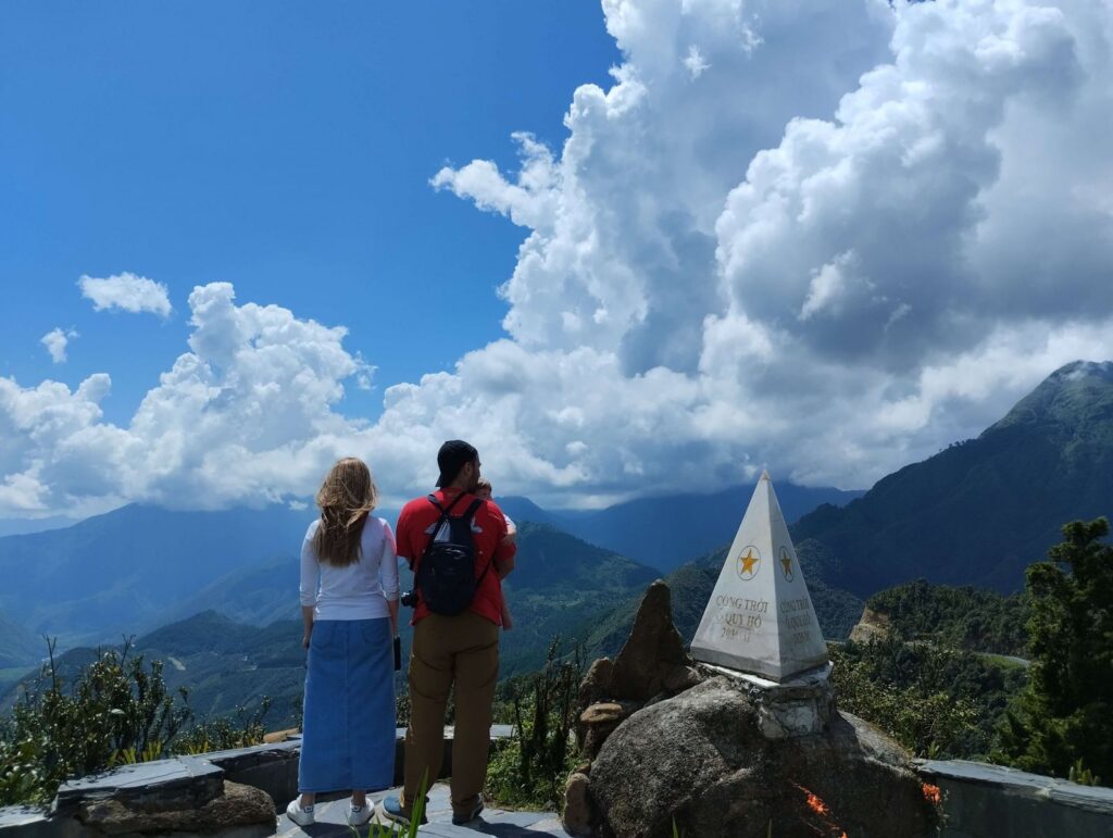 Northwest Vietnam Adventure : 5-Day Trip to Bac Ha Market, Sapa & Mu Cang Chai