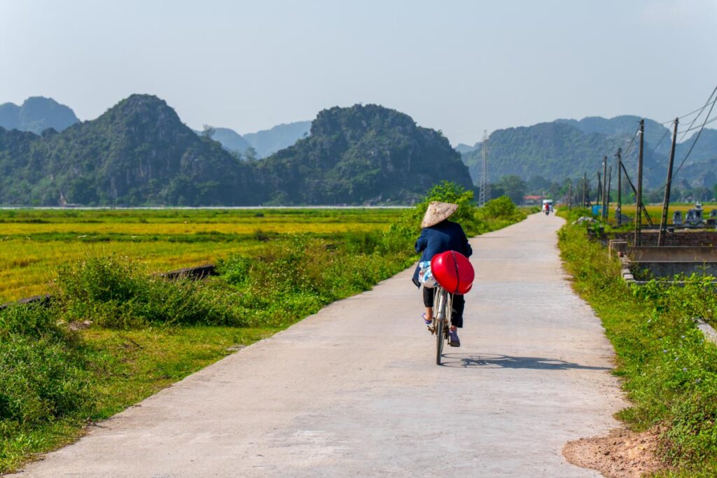 Northern Vietnam Escape : 3- Day Trip to Mai Chau Valley & Ninh Binh