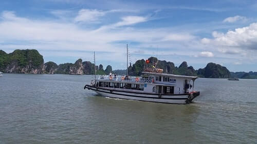 Halong bay day cruise