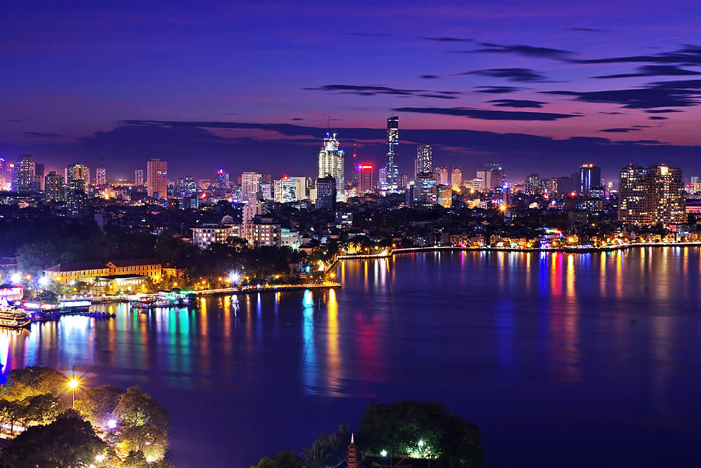 Hanoi view at Hoan Kiem lake