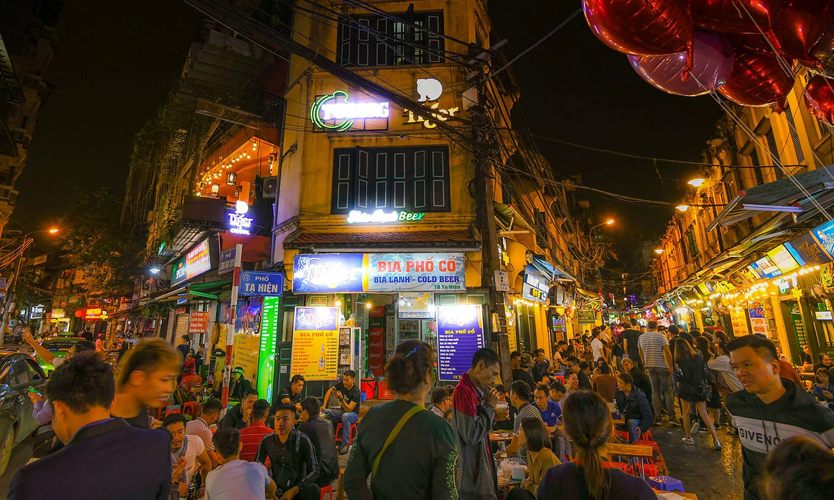 Night market Hanoi