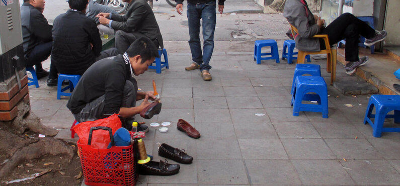Scam shining shoes 
