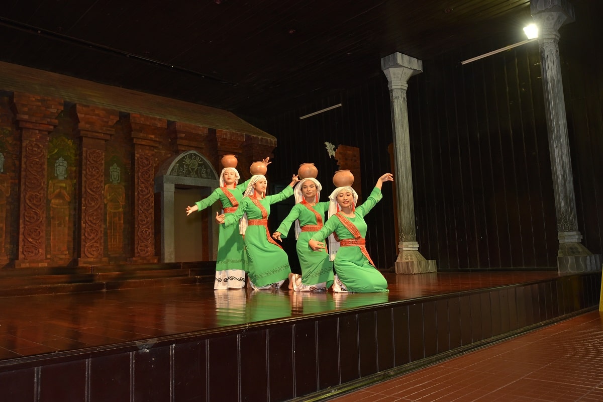 Cham Dances - Vietnam Cultural show
