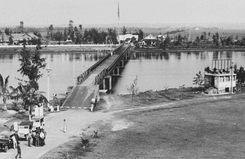 Hien Luong Bridge in the past
