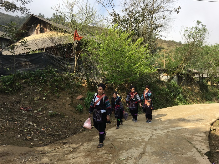 Ta Phin village - Black Hmong