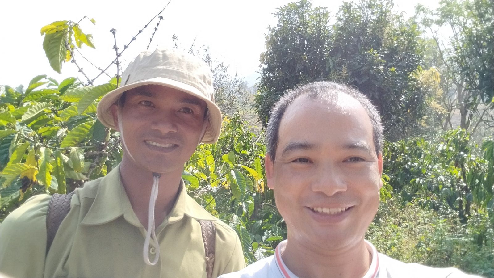 Trek & photo with M'Nông man
