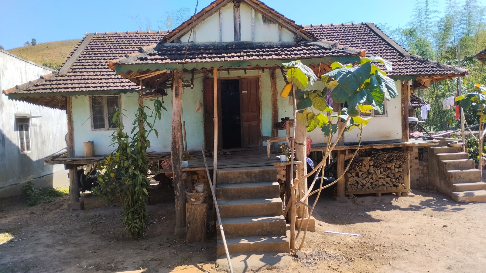 Local house in Kon K'tu village