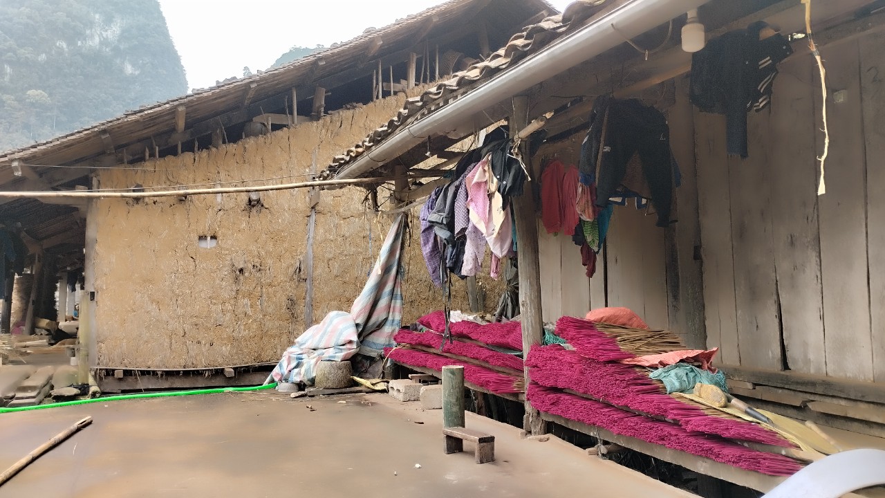 Local Nung house