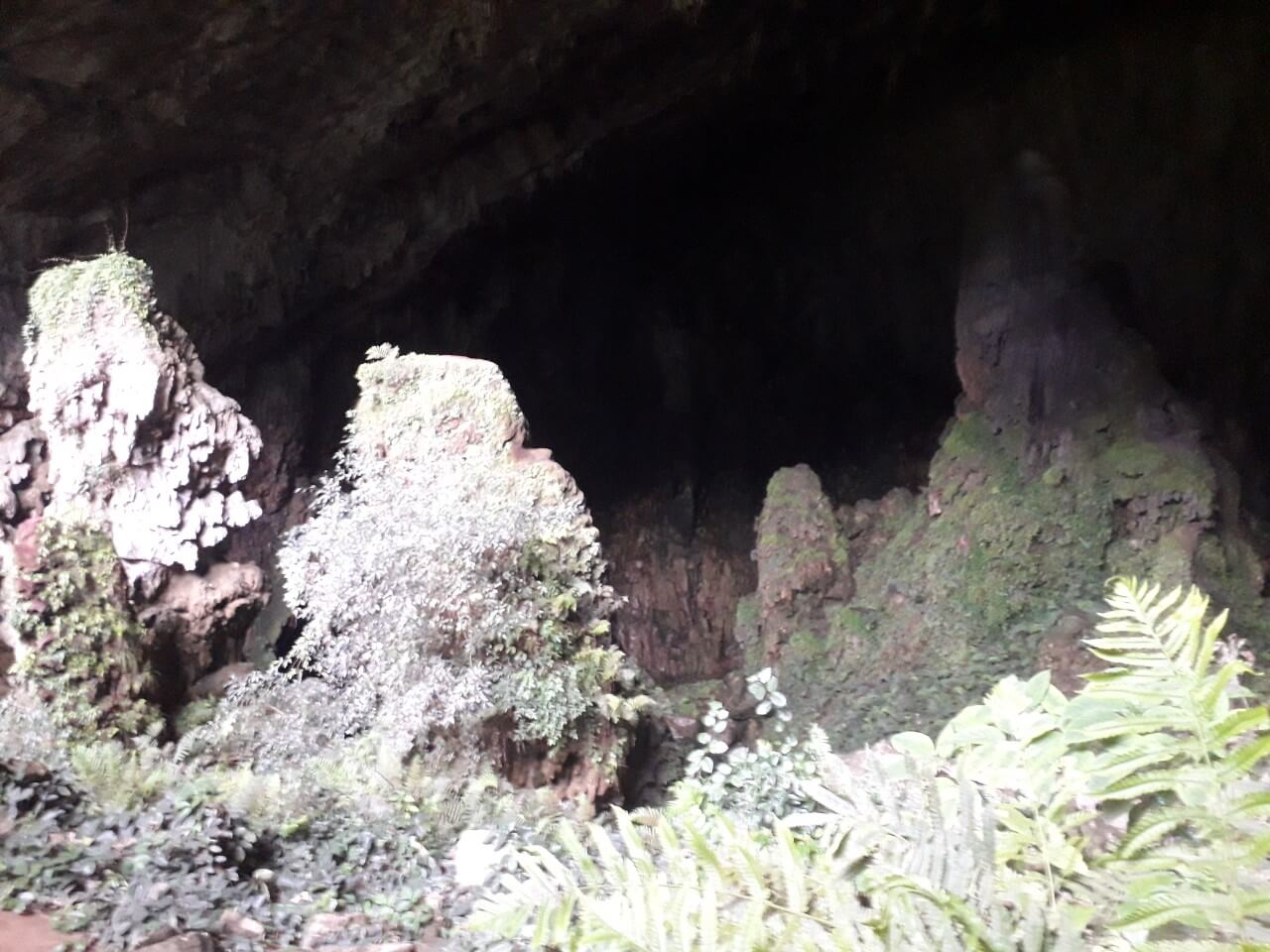 Kho Muong cave