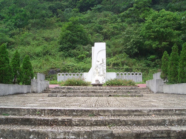 Kim Dong monument