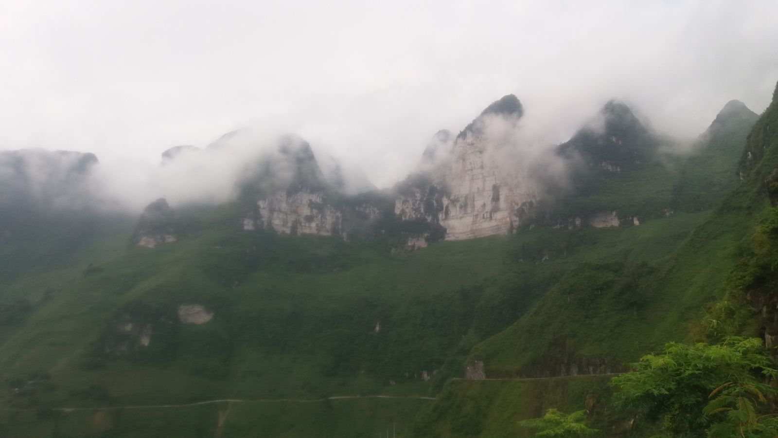 Ma Pi Leng Pass