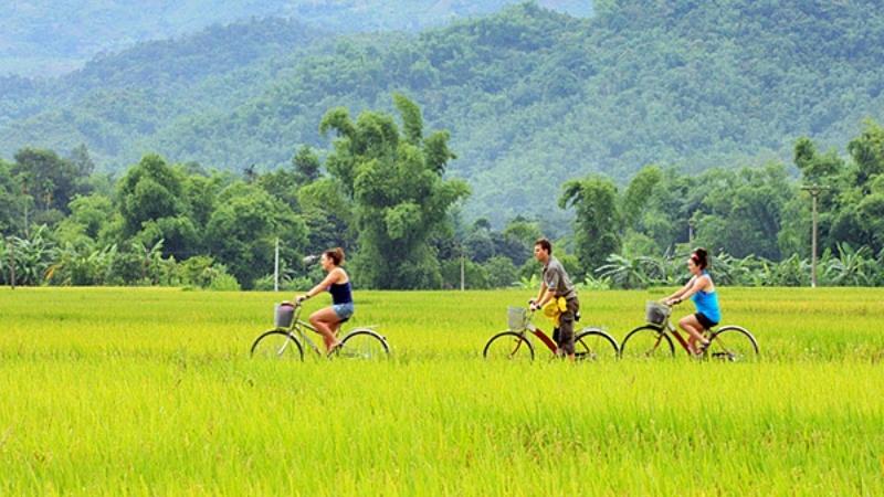 Biking Mai Chau valley