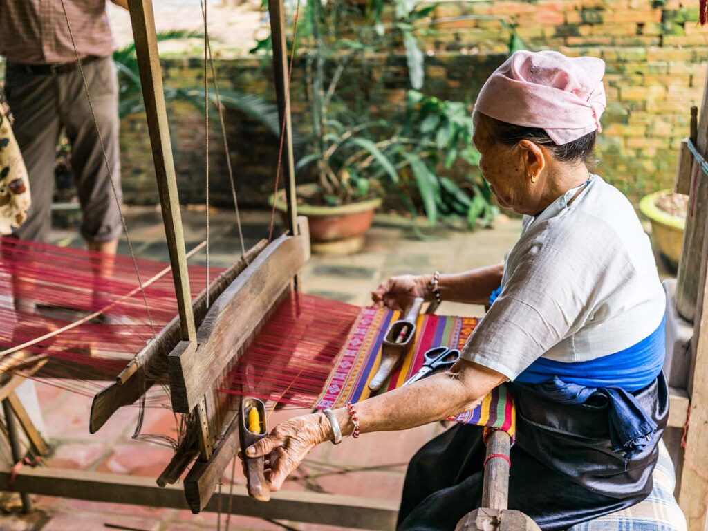 A Day Escape to Mai Chau Valley : Scenic Passes, Village Life & Relaxing Bike Ride