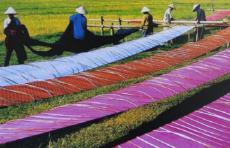 Tam Chau silk making