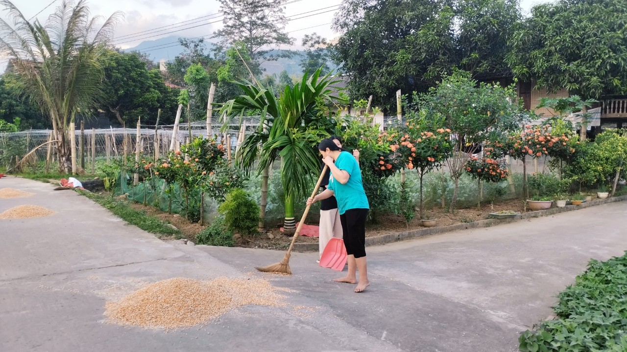 MCC Trekking to visit local villages