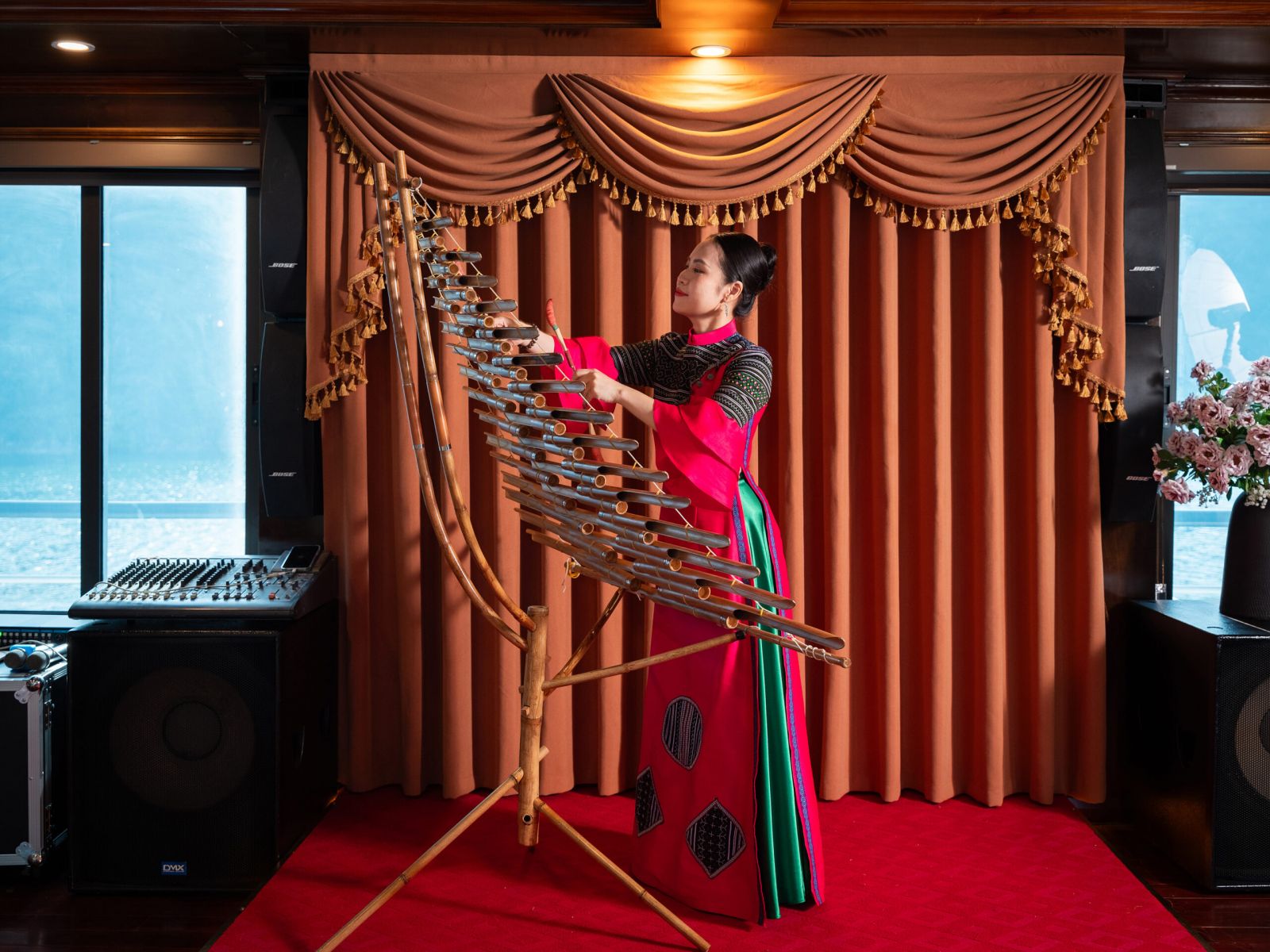 Music show - Sonata cruise Halong
