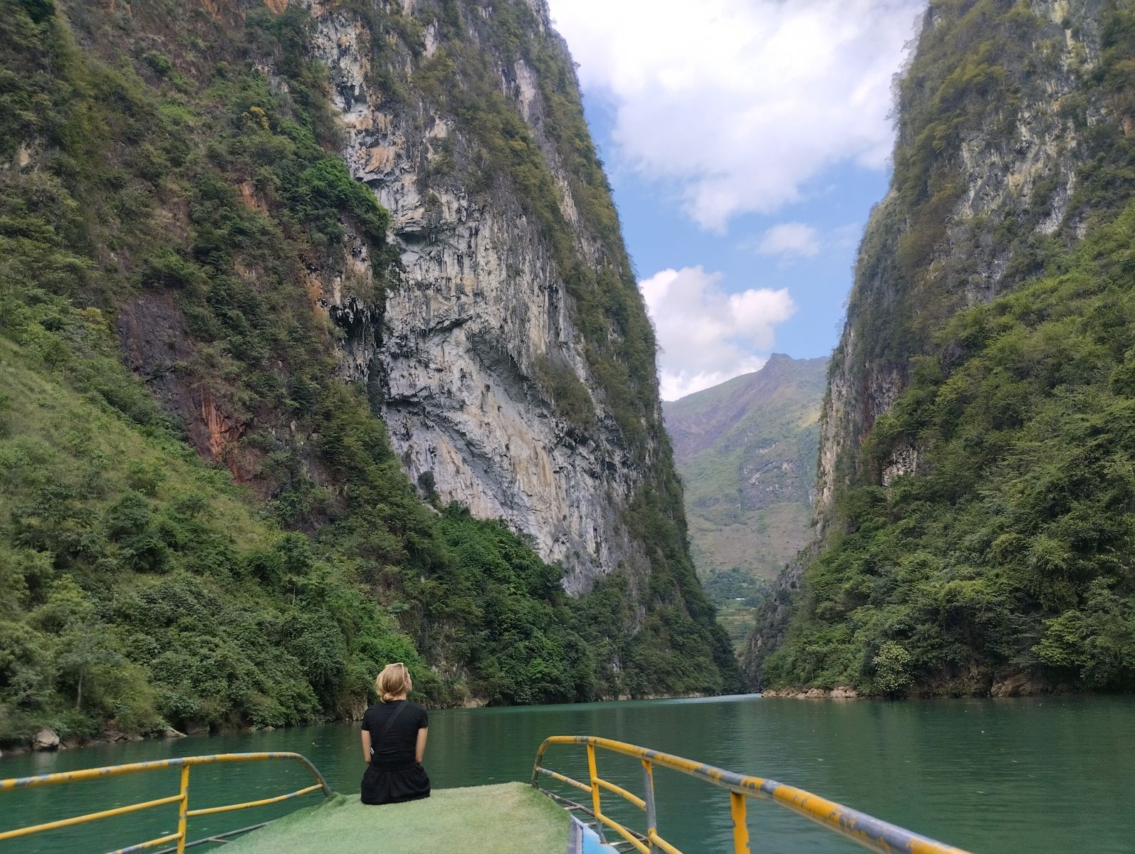 Boat ride nho que river