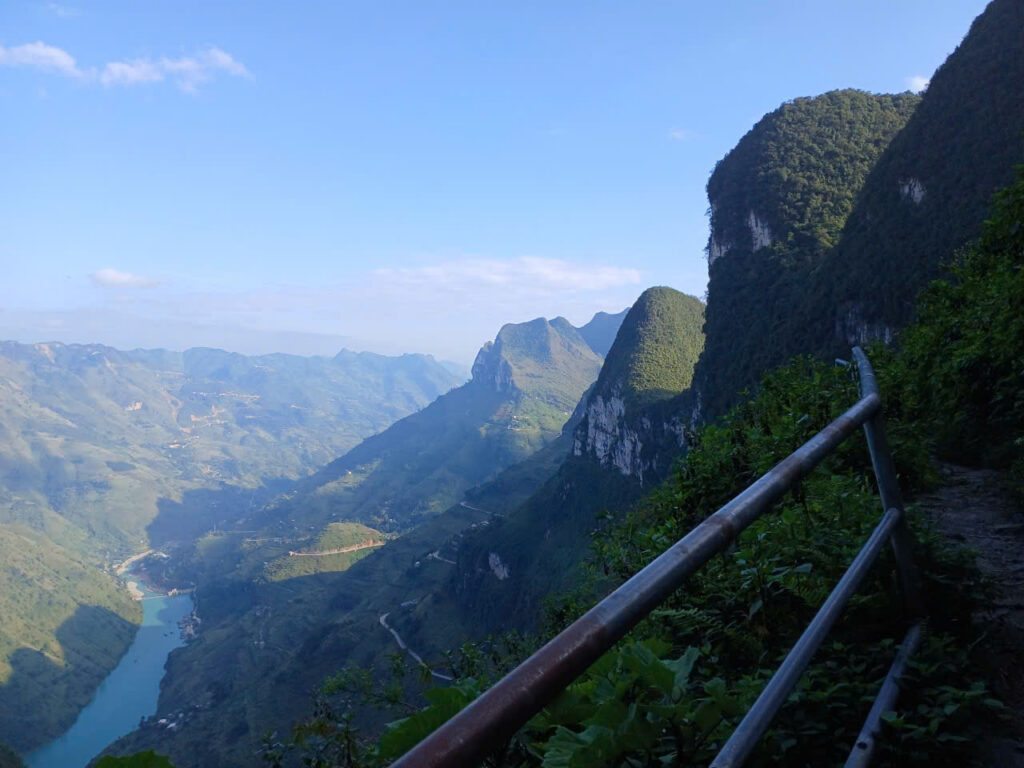 4-Day Ha Giang Loop Escape To Dong Van Geopark & Scenic Mountain Passes