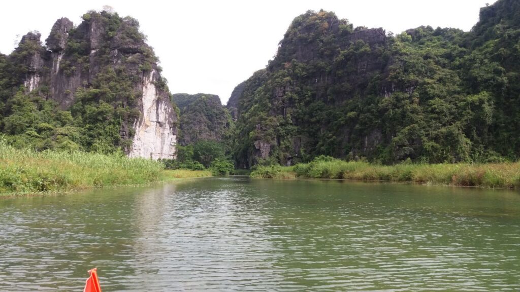 2-Day Ninh Binh Tour: Cuc Phuong Trekking, Galaxy Grotto Boat Ride & Hoa Lu Temples