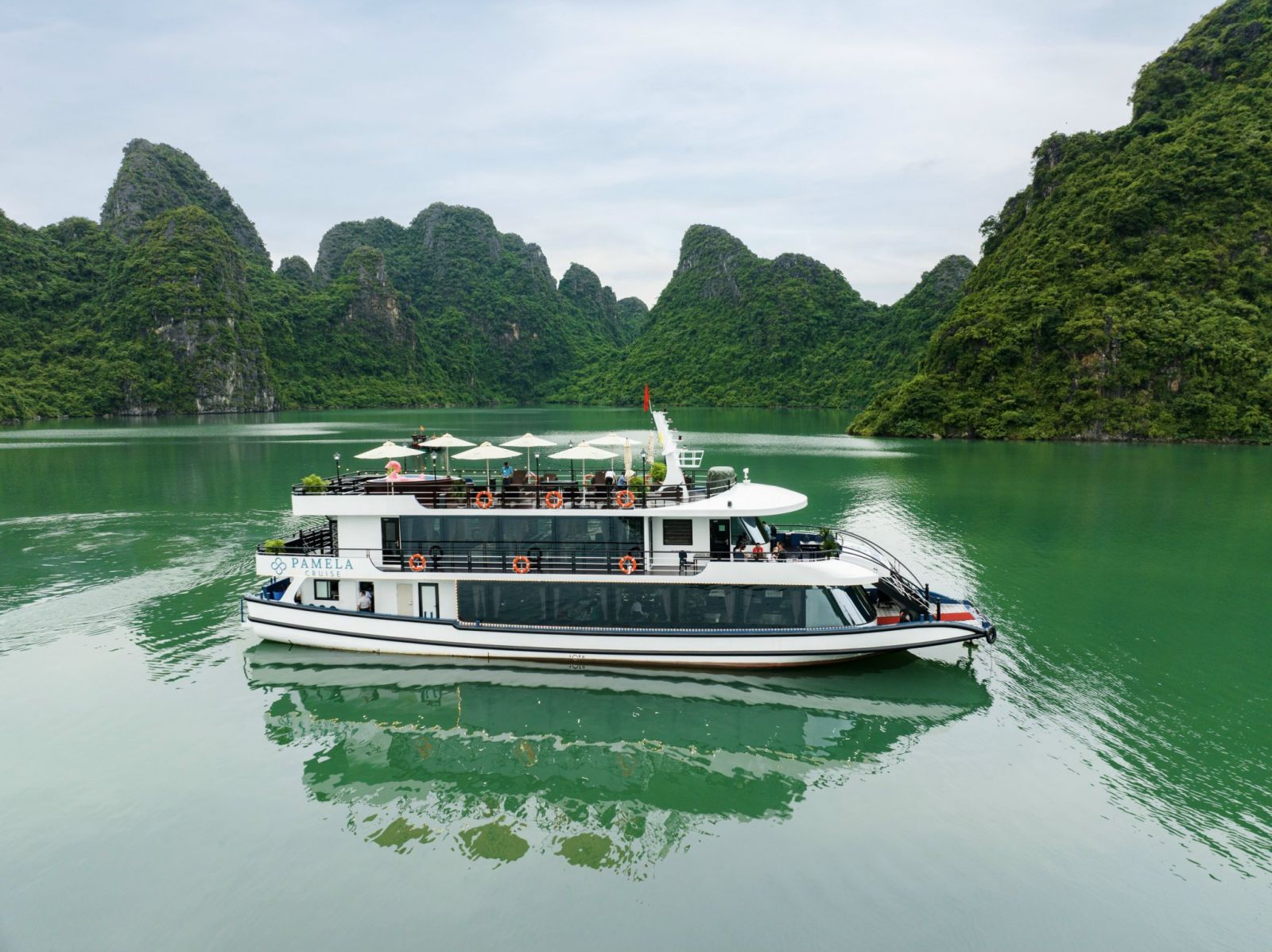 Pamela cruise halong bay day trip from Hanoi