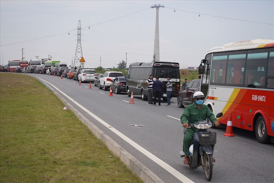 Traffic to Got ferry on summer day