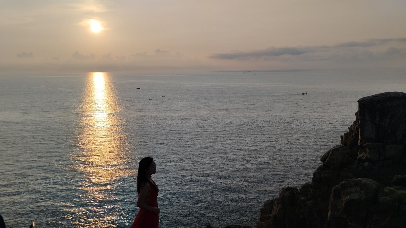 Taking picture at Mu Dien cape