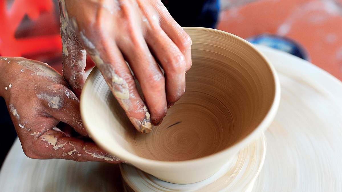 Ceramic making in Bat Trang