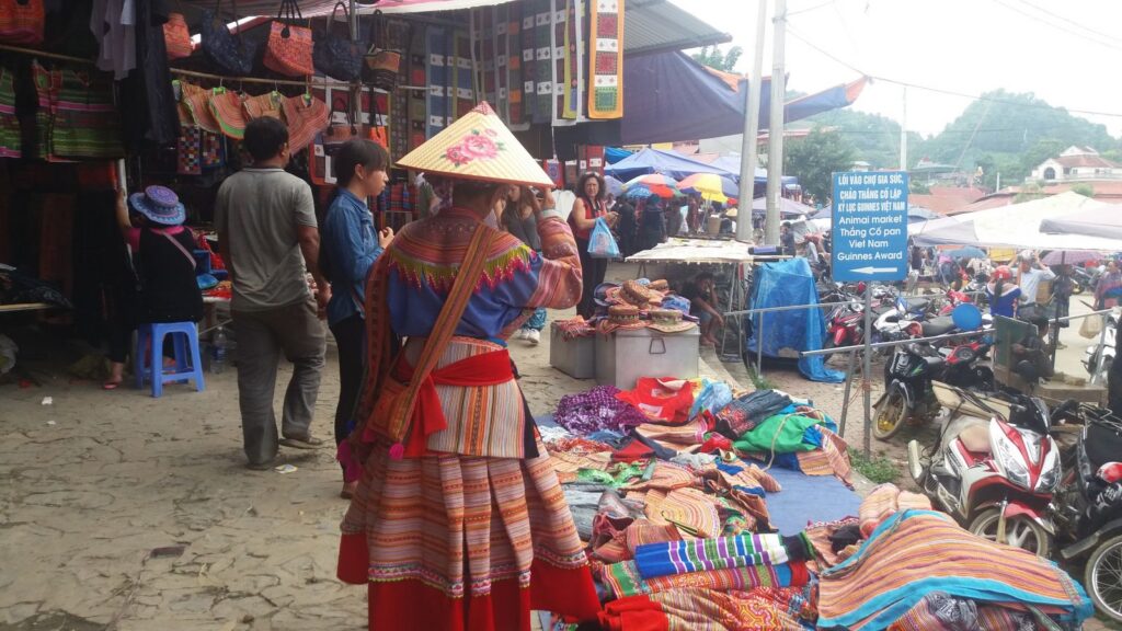 Northwest Vietnam Adventure : 5-Day Trip to Bac Ha Market, Sapa & Mu Cang Chai