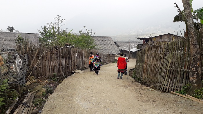 Ta Phin village - Hmong