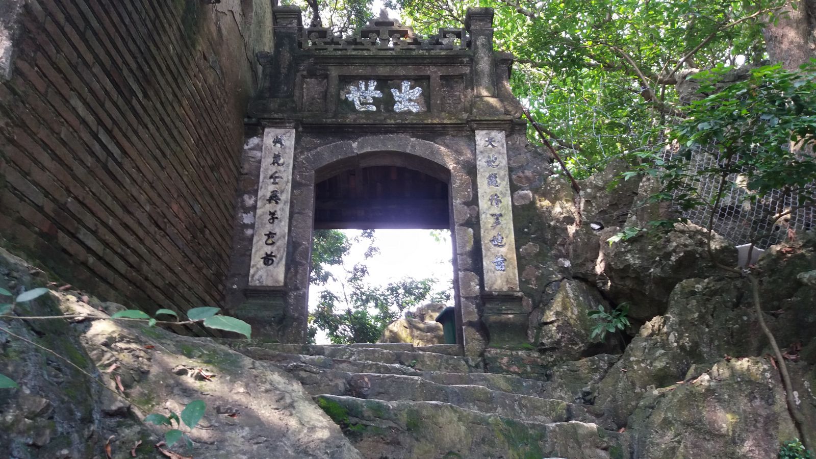 Thay Pagoda- Entrance to high pagoda